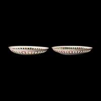 A Pair of Chinese Export Famille Verte 'Lady' Plates, Kangxi Period 清康熙 五彩鏤邊仕女圖盤一對