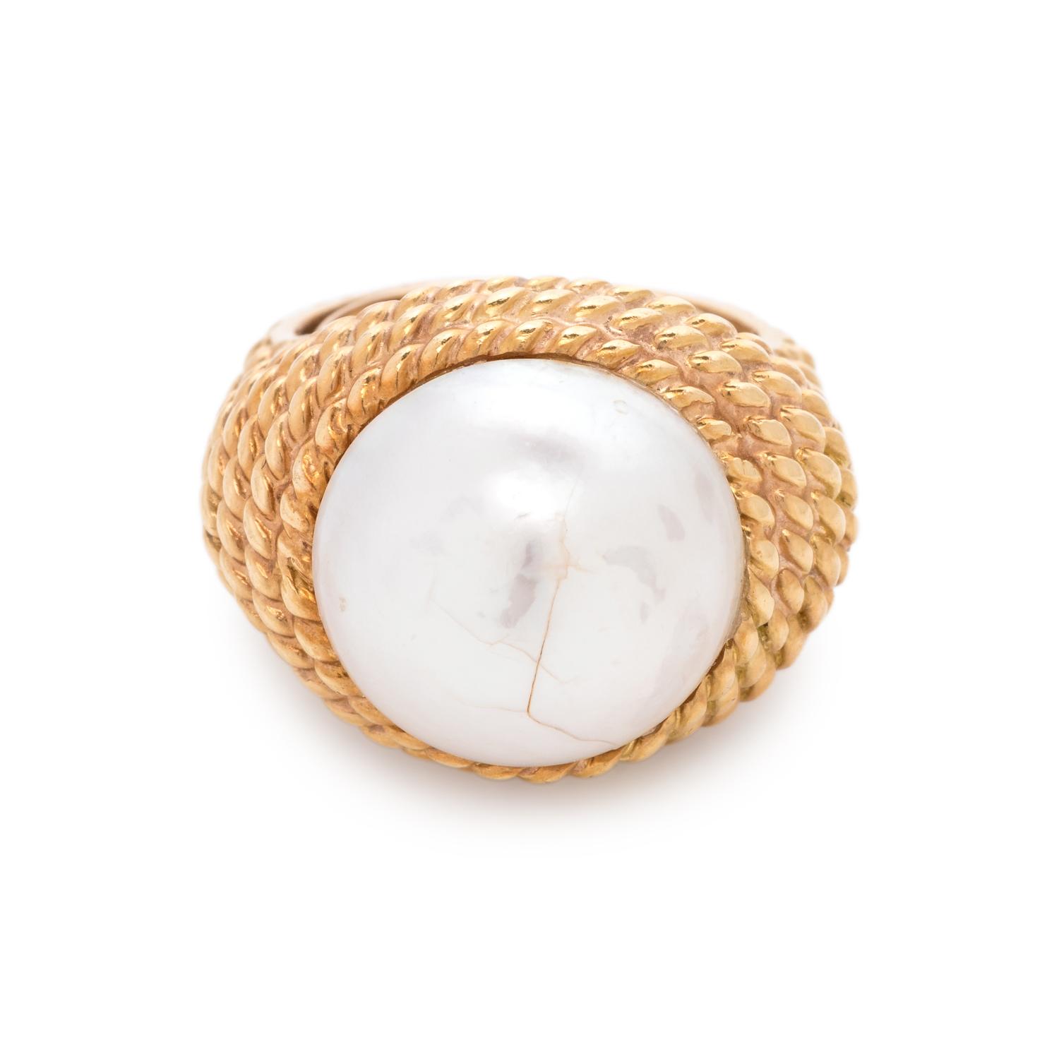 YELLOW GOLD AND CULTURED MABE PEARL RING