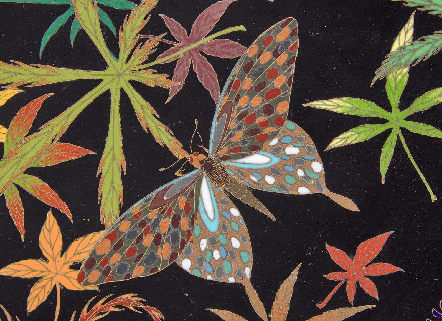 An unusual Japanese cloisonne "Butterflies and Maple Leaves" charger, Meiji period 琺瑯蝴蝶楓葉盤 明治