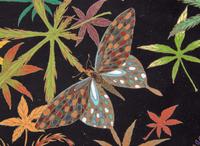 An unusual Japanese cloisonne "Butterflies and Maple Leaves" charger, Meiji period 琺瑯蝴蝶楓葉盤 明治