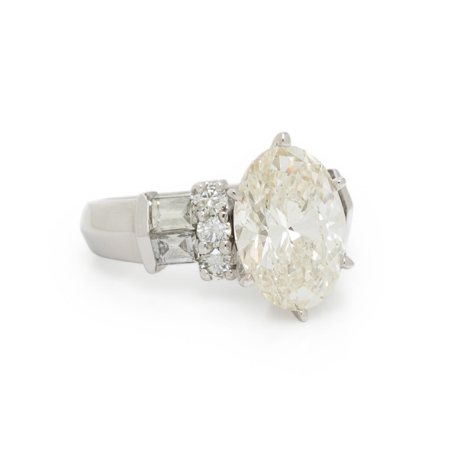 DIAMOND AND PLATINUM RING