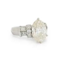 DIAMOND AND PLATINUM RING