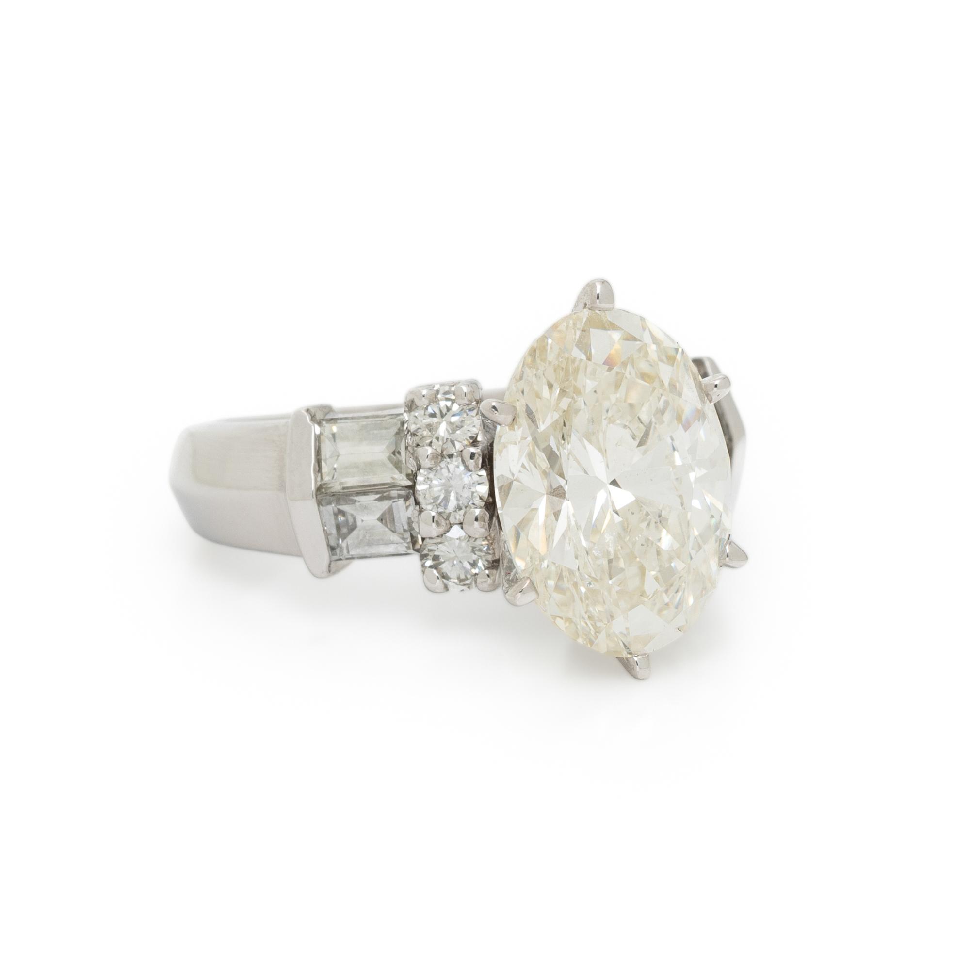 DIAMOND AND PLATINUM RING