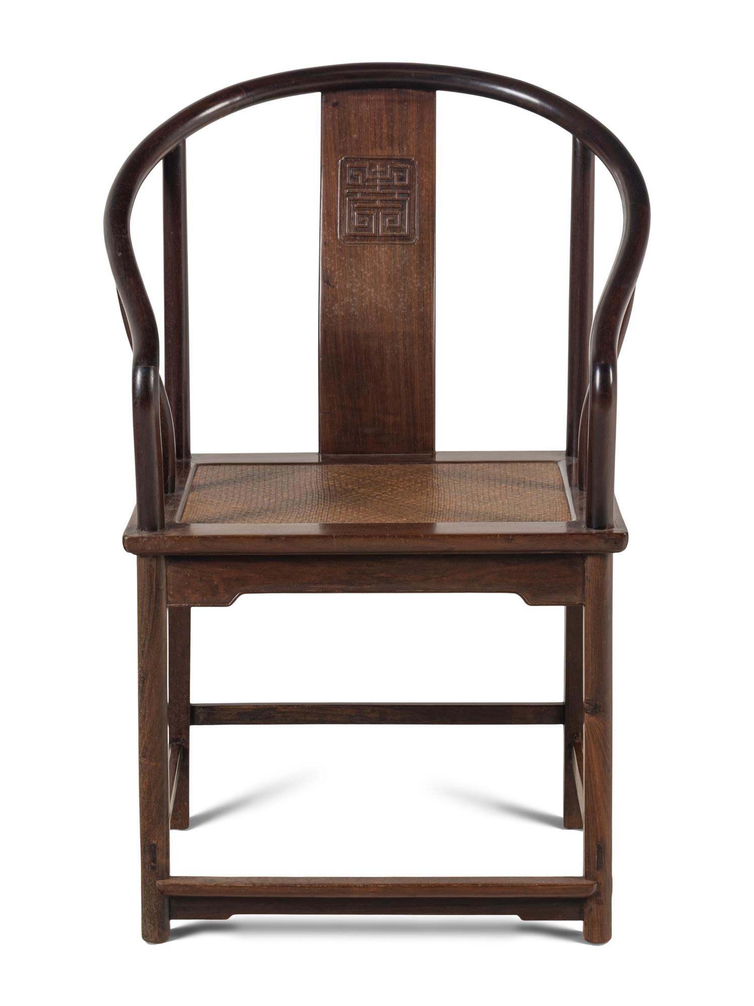 A Chinese Hardwood Continuous Horseshoe-Back Armchair, Quanyi, 20th Century 二十世紀 硬木圈椅