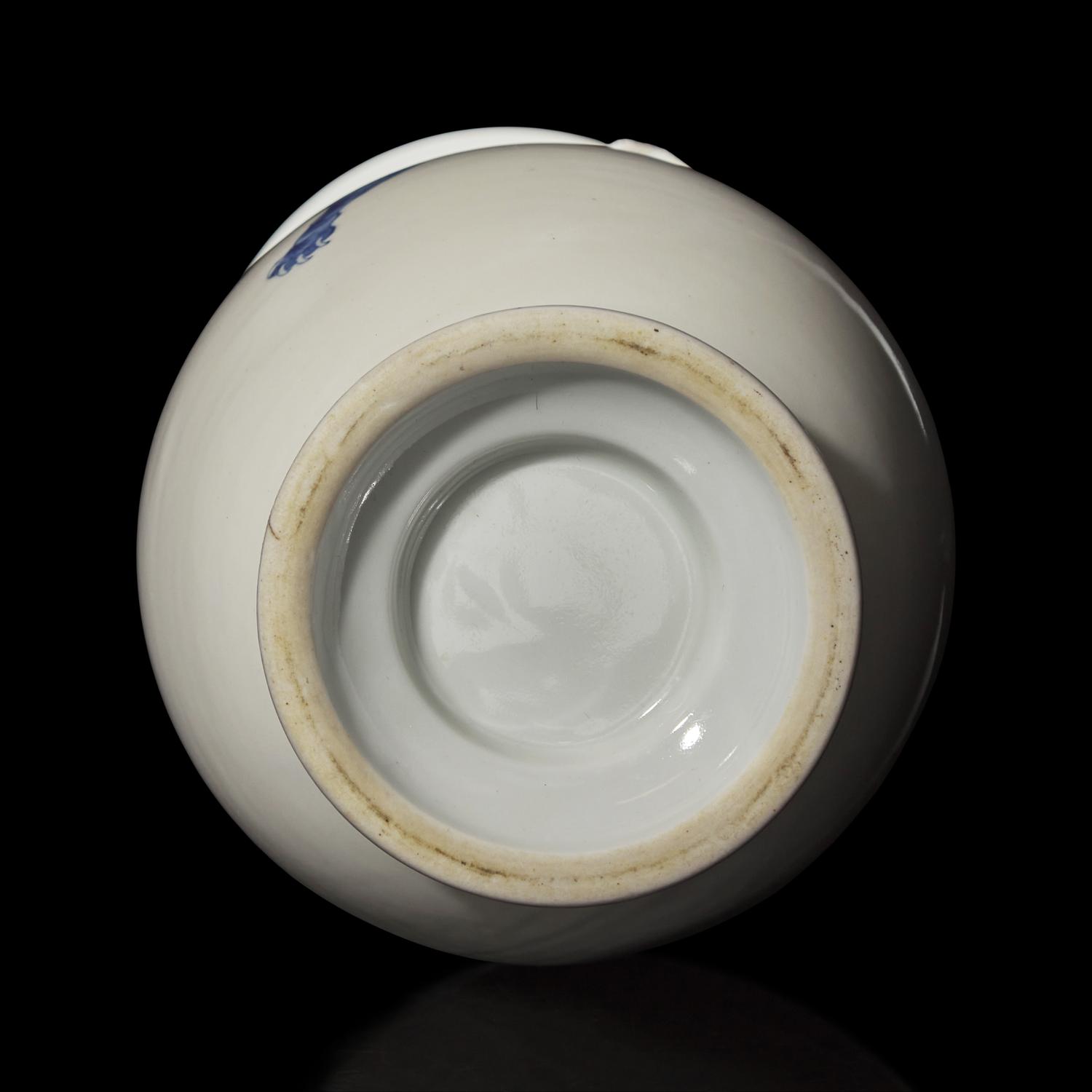 A Japanese Hirado Blue and White Porcelain 'Mythical Beast and Dragons' Vase, Meiji Period 日本明治時期 平戶燒青花瑞獸紋瓶