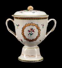 A Chinese Export Porcelain Two-Handled Covered Jar