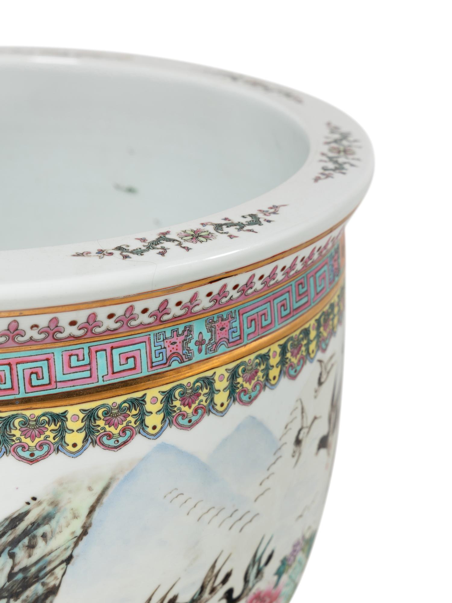 A Chinese Export Porcelain Jardinière