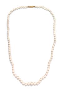 A Graduated Cultured Pearl Necklace,