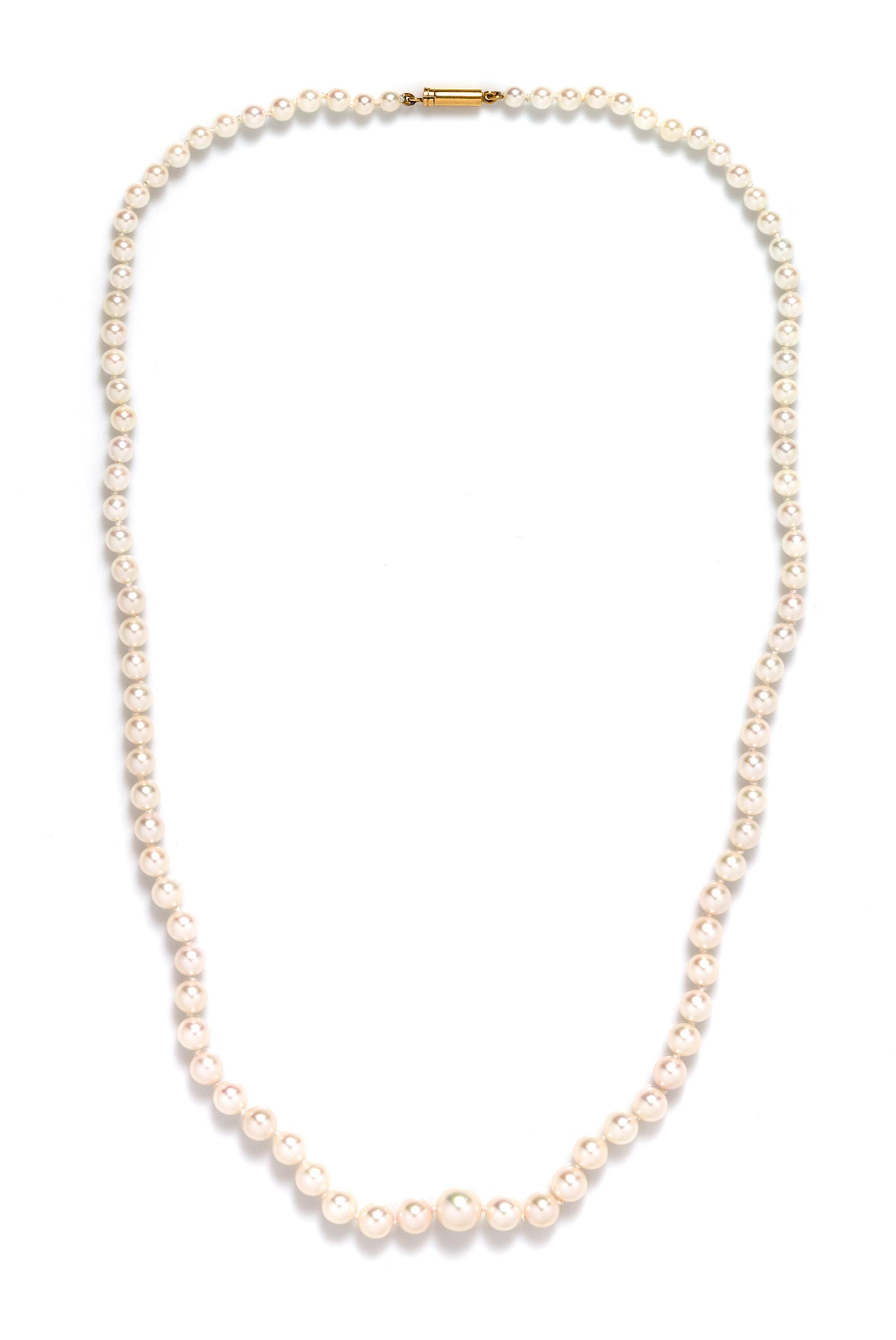 A Graduated Cultured Pearl Necklace,