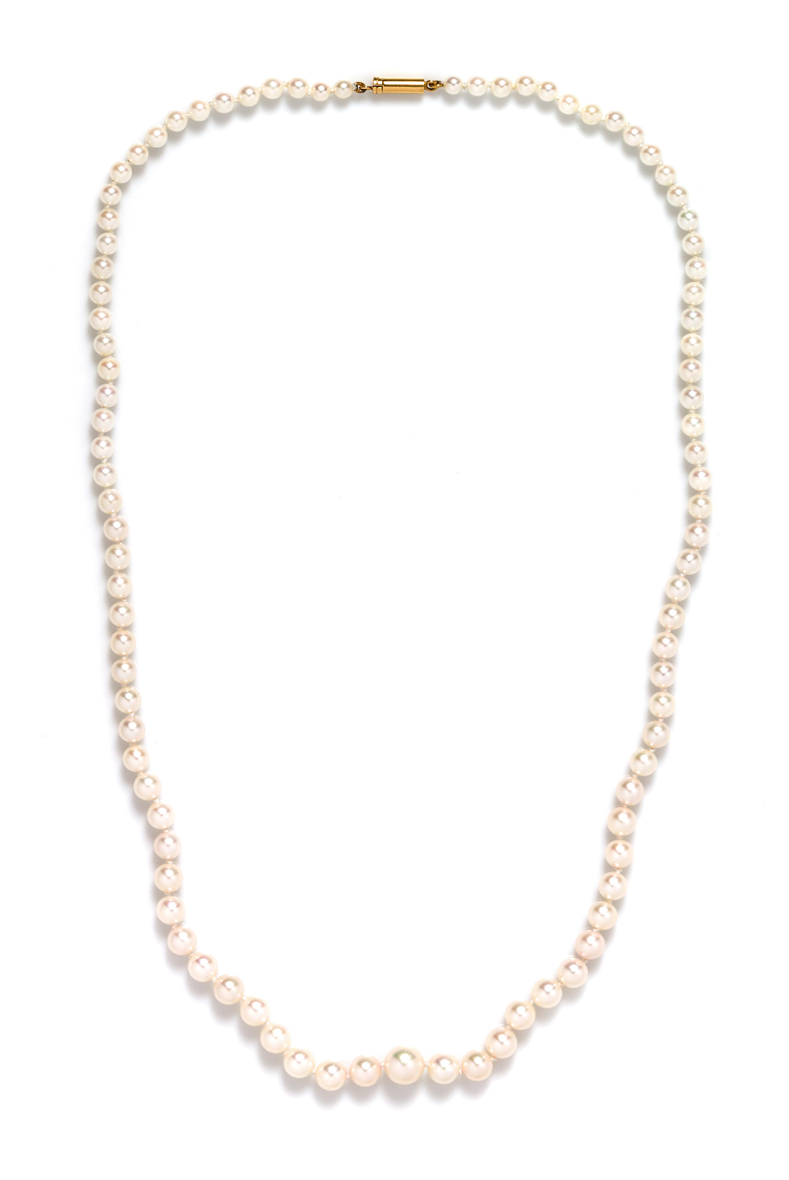 A Graduated Cultured Pearl Necklace,