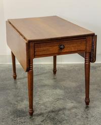 An American Walnut Drop Leaf Table Height 20 x width 32 1/2 x depth 28 inches (open). — 19TH CENTURY