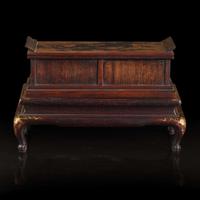 A small Japanese lacquer stand 日本漆金时绘木架 Meiji to Taisho period ?????