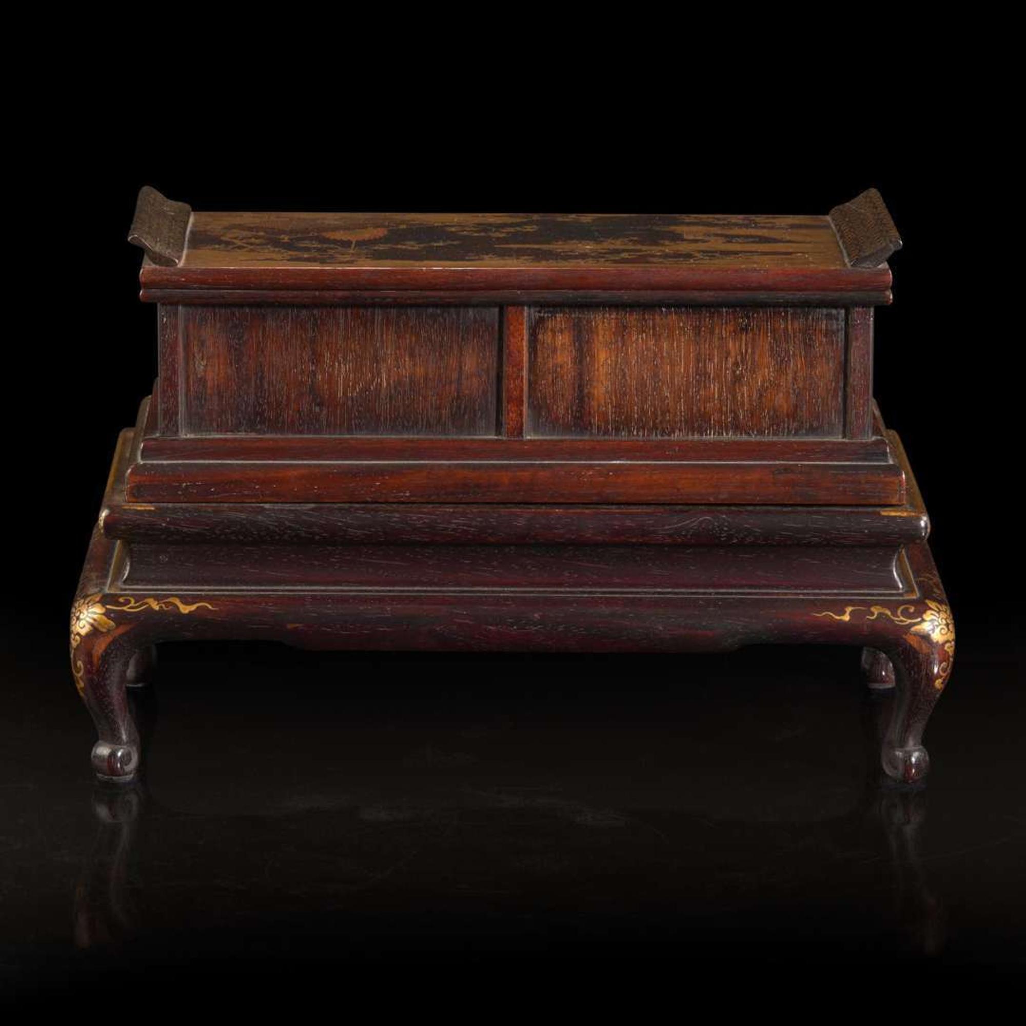 A small Japanese lacquer stand 日本漆金时绘木架 Meiji to Taisho period ?????