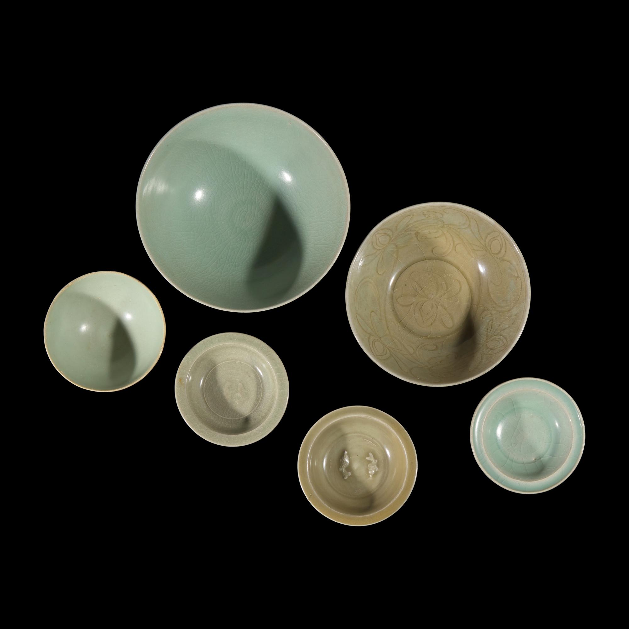 Six Assorted Celadon Bowls and Small Dishes, Song/Yuan Dynasty and Later — 宋/元及更晚 青釉碗碟一組六件