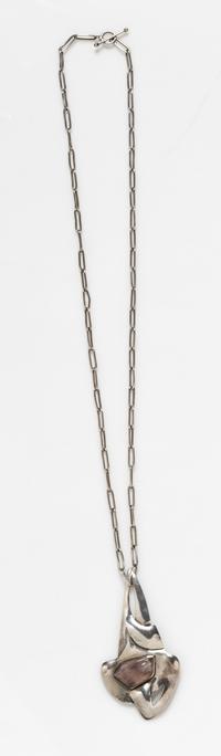 An Arts and Crafts Sterling Silver and Rose Quartz Necklace, Carence Crafters, Circa 1910, 14.70 dwts.