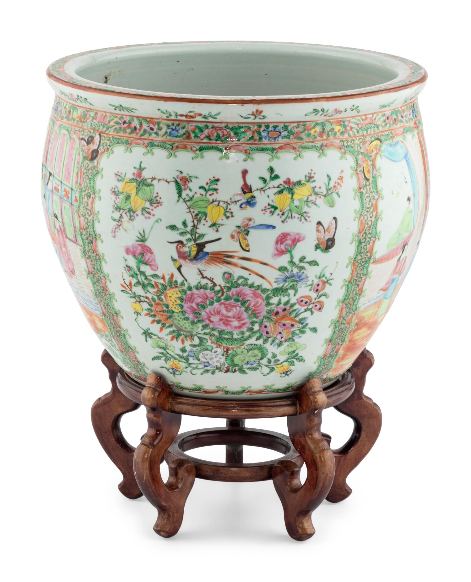 A Chinese Export Rose Medallion Porcelain Jardinière, 20th Century 近代 廣彩大缸