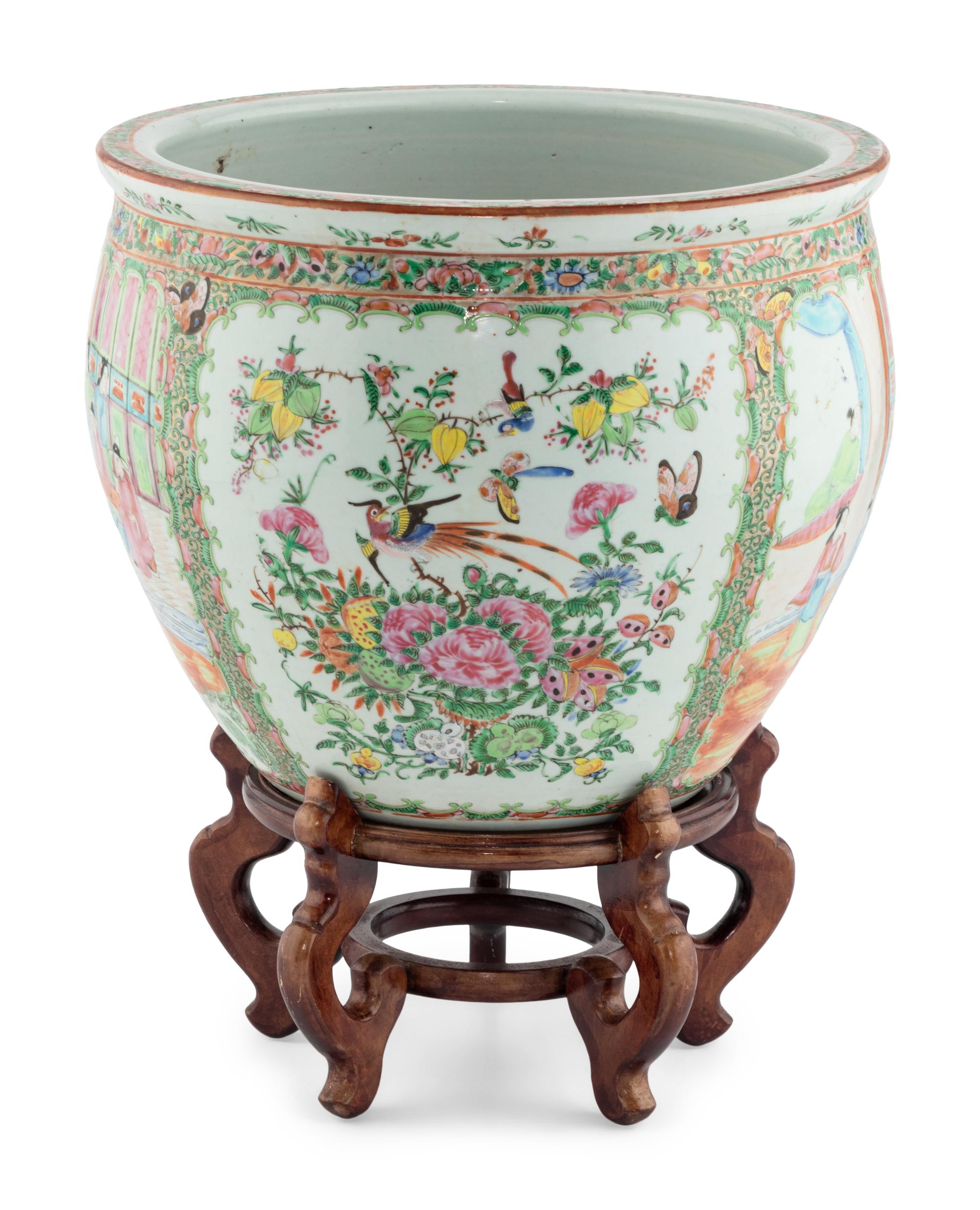 A Chinese Export Rose Medallion Porcelain Jardinière, 20th Century 近代 廣彩大缸