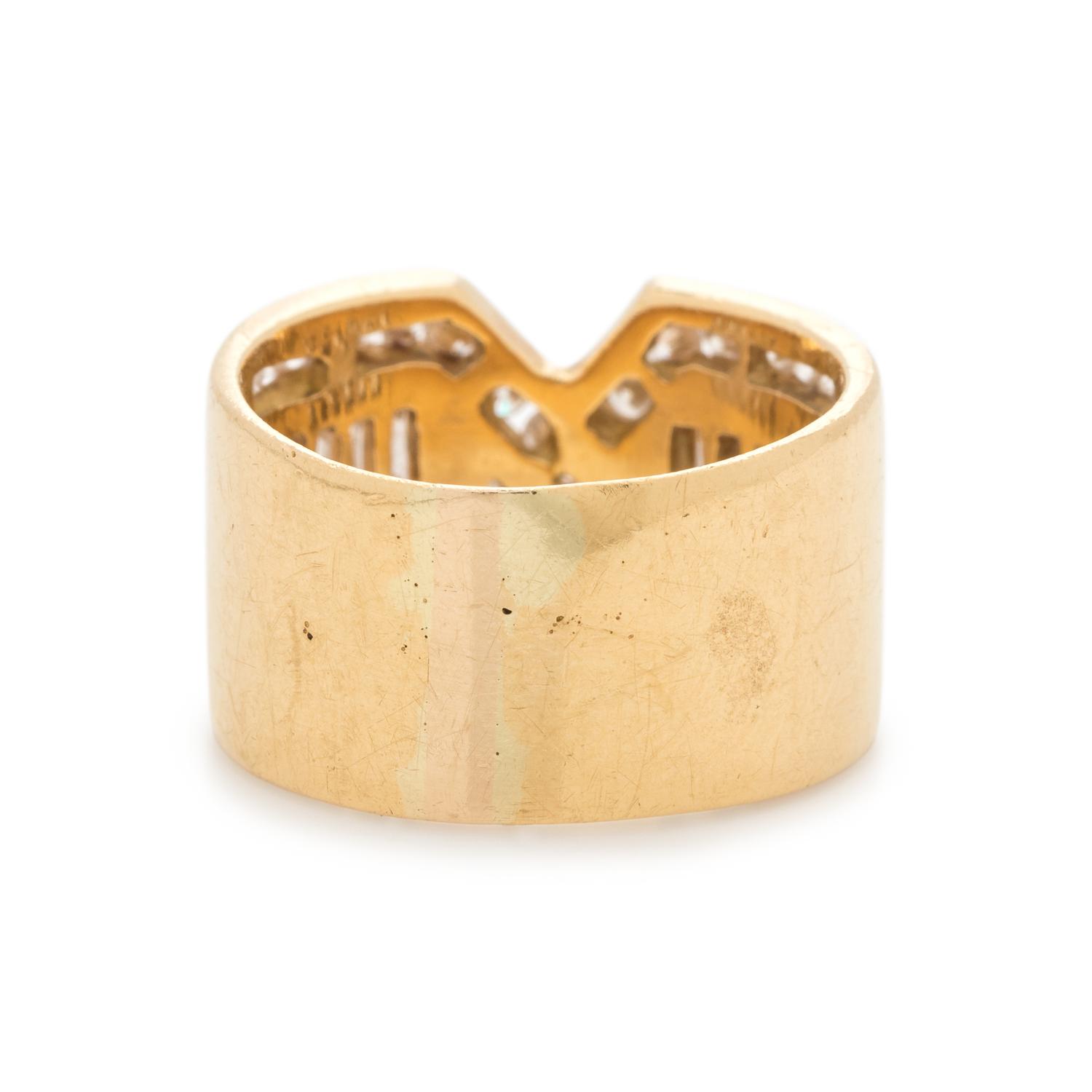 YELLOW GOLD AND DIAMOND RING