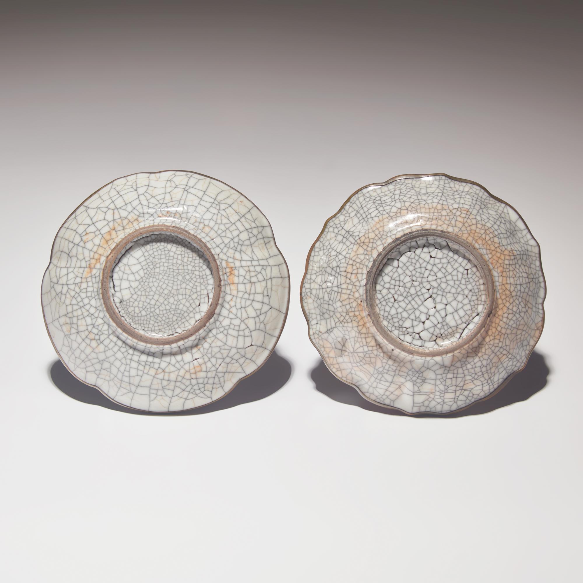 Two Chinese Ge Type Floriform Small Dishes, Qing Dynasty — 清 哥窯花口碟兩件
