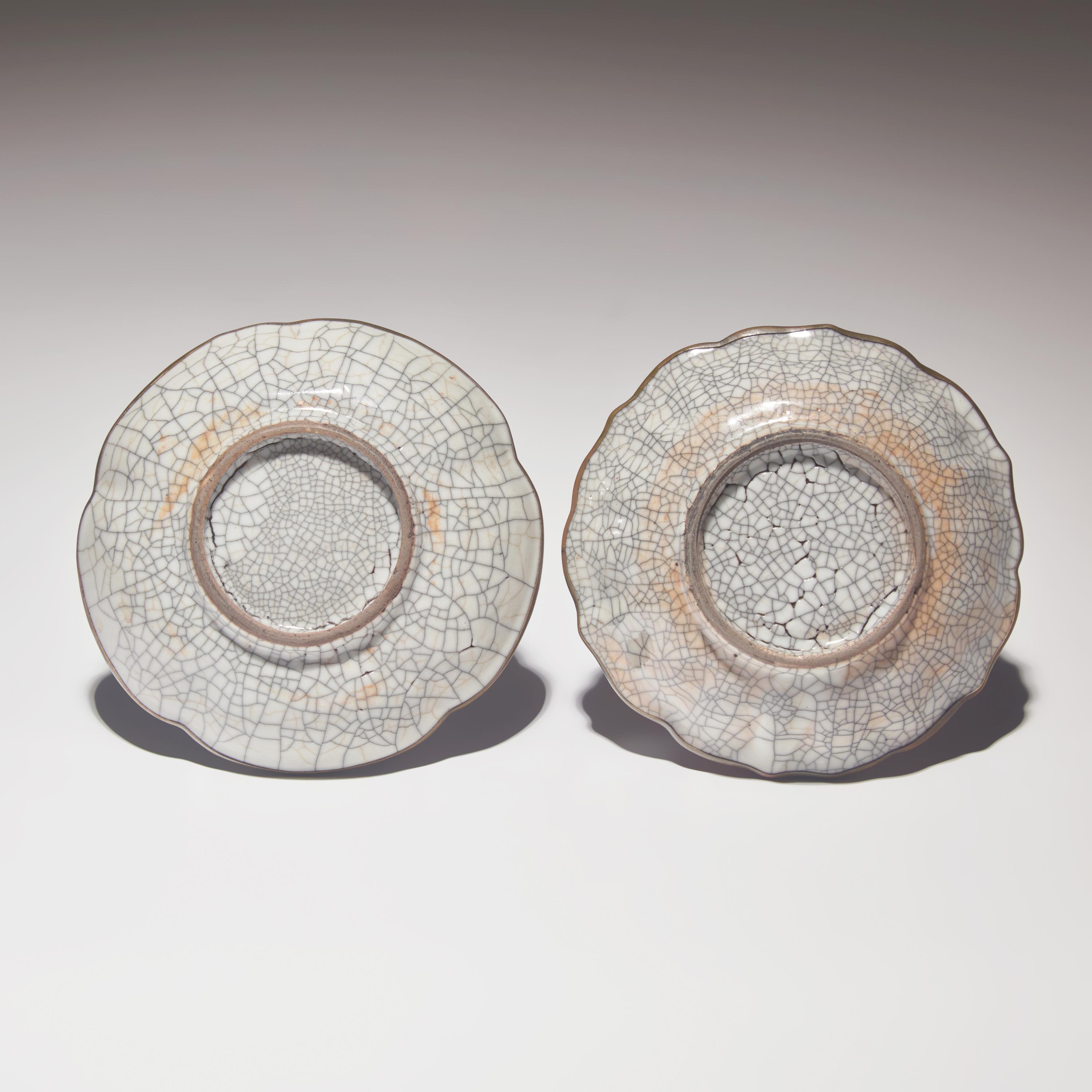 Two Chinese Ge Type Floriform Small Dishes, Qing Dynasty — 清 哥窯花口碟兩件