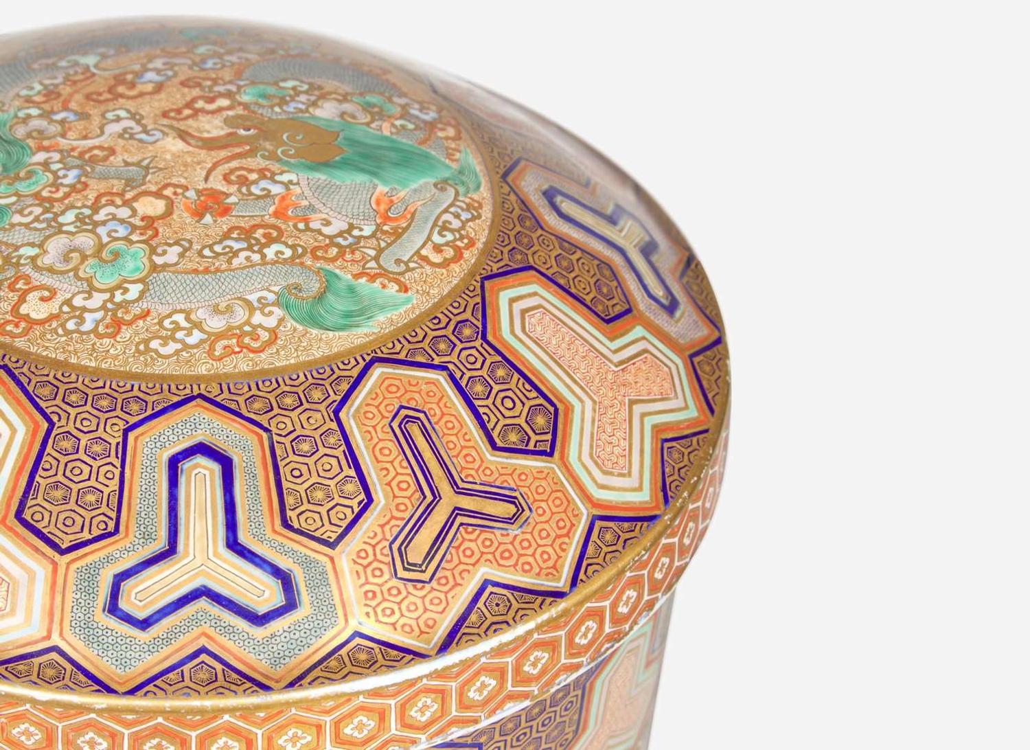 A large and impressive Japanese four-tier enameled porcelain box, Meiji/Taisho period 日本四層大瓷盒 明治或大正