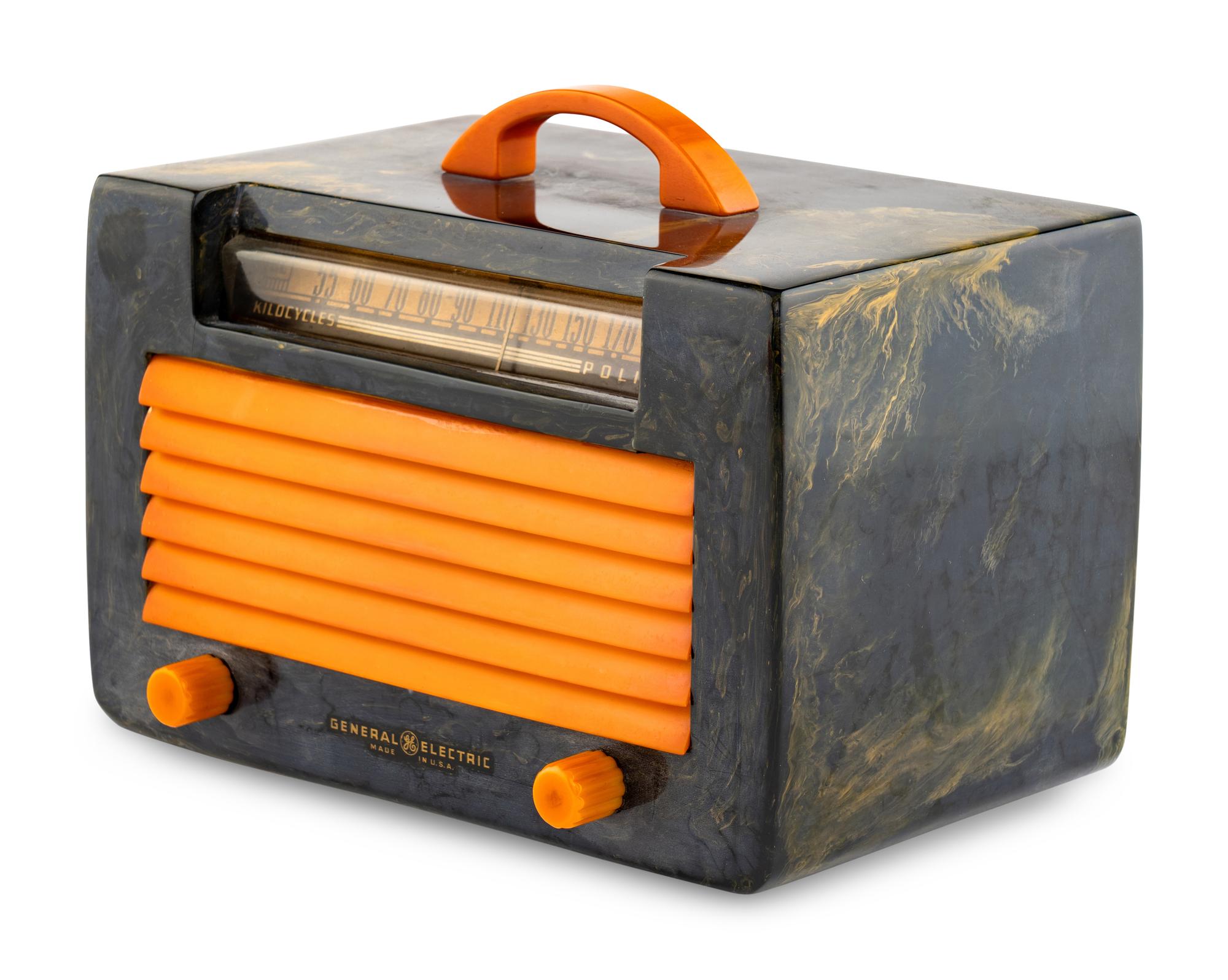 A General Electric L570 Radio