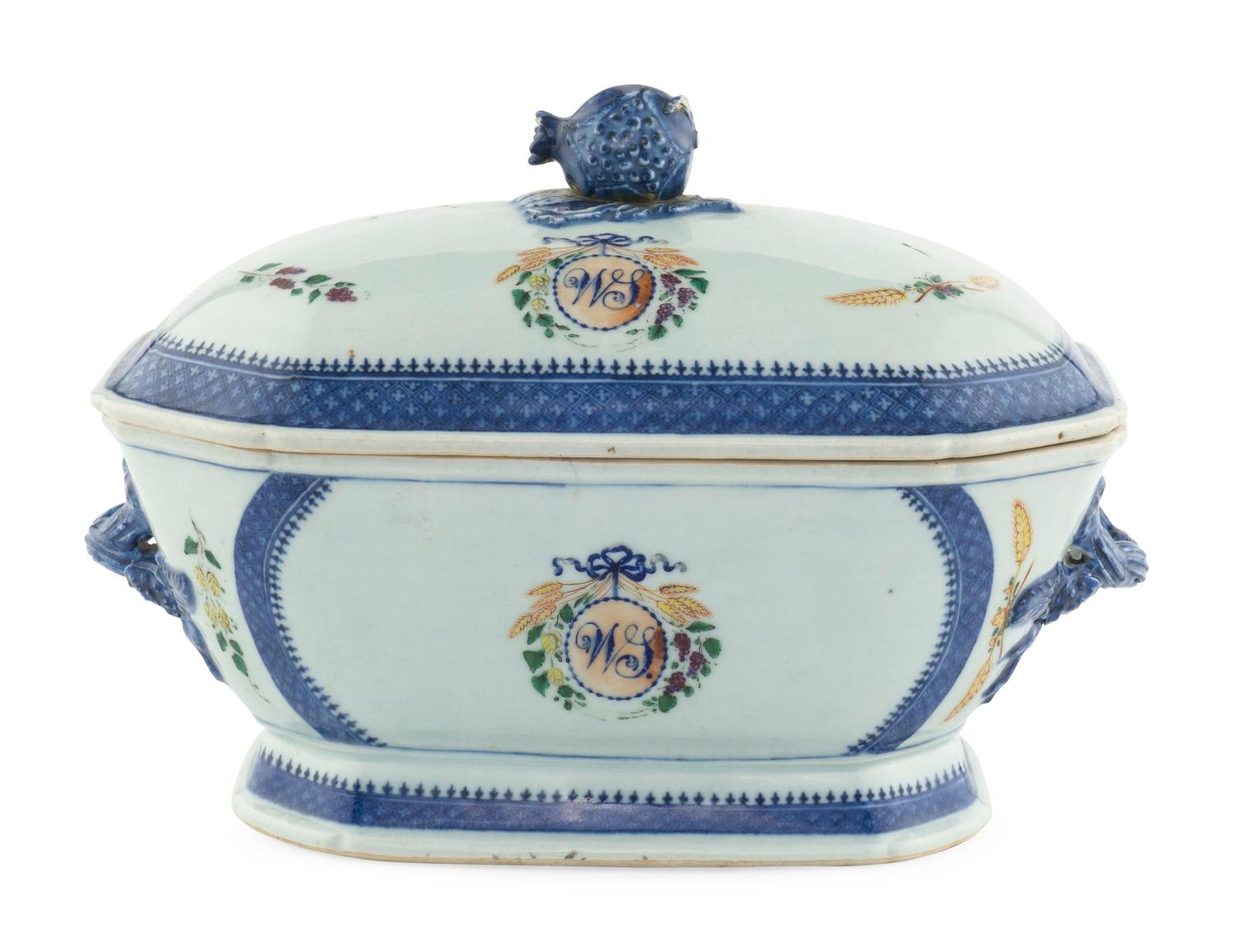 A Chinese Export Porcelain Tureen