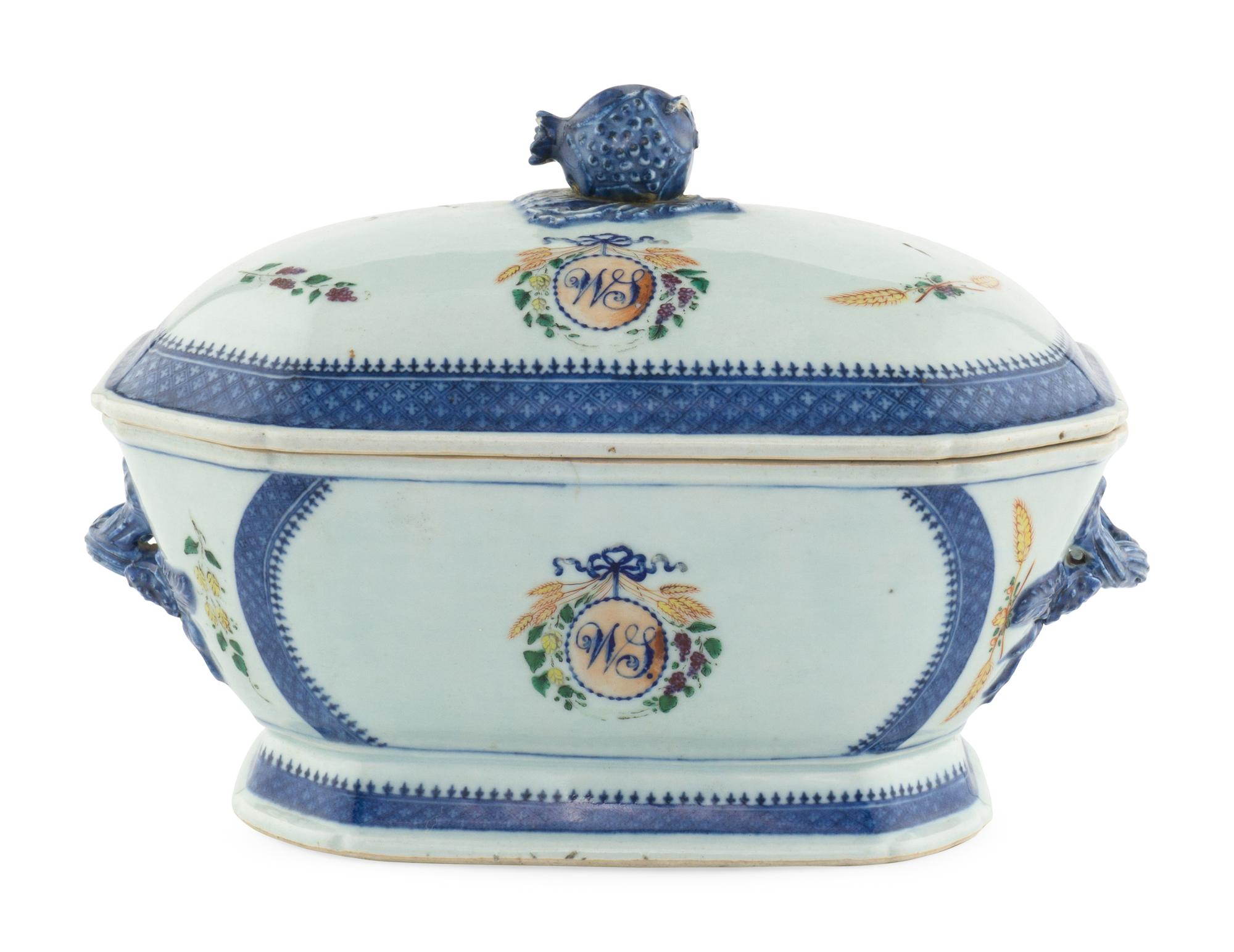 A Chinese Export Porcelain Tureen