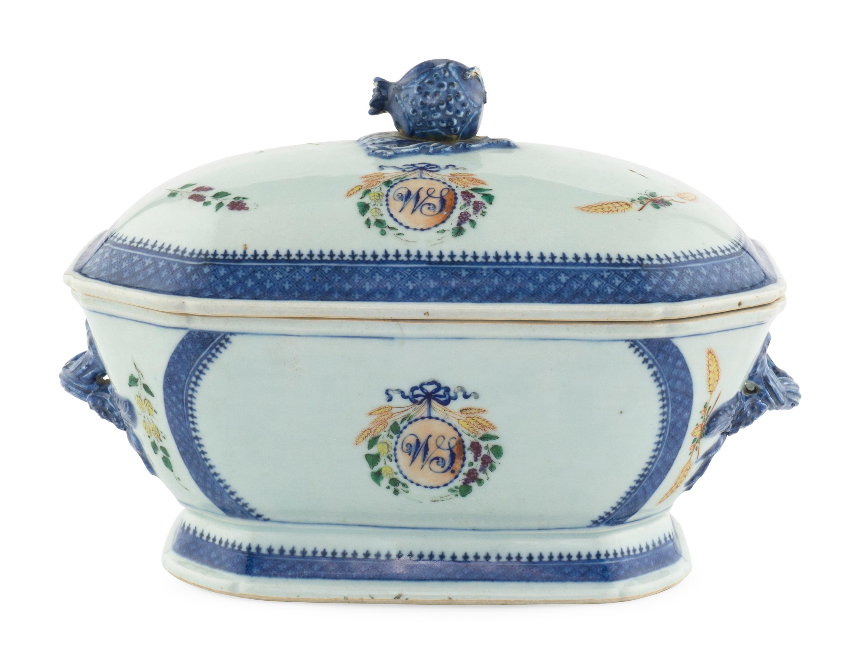 A Chinese Export Porcelain Tureen