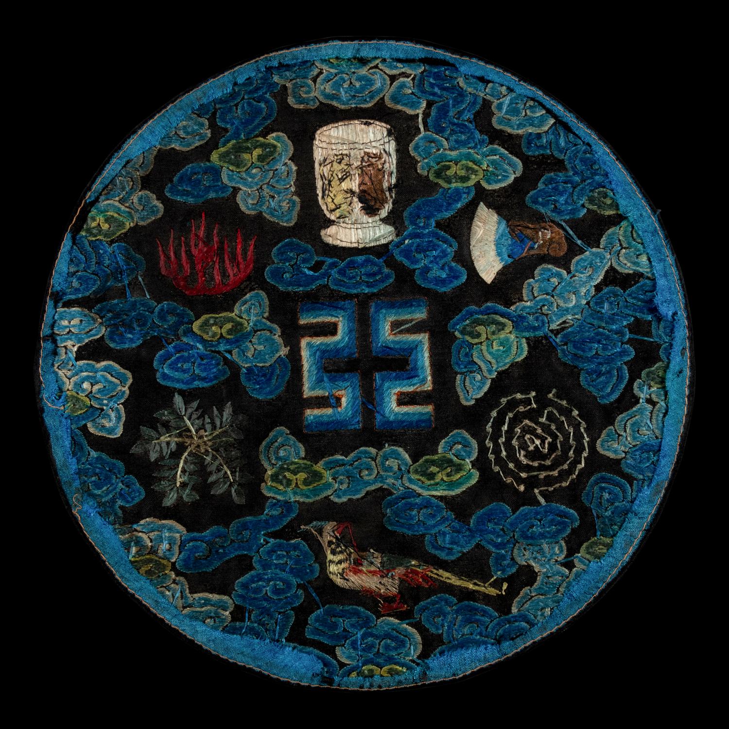 A Chinese Black Ground Embroidered Silk Roundel, Republican Period 民國 仿官補子綉片
