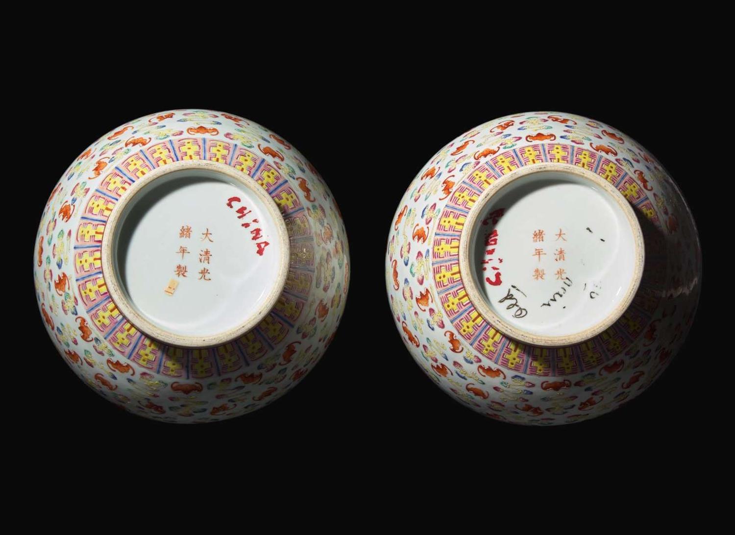A pair of Chinese famille rose-decorated porcelain "Thousand Bats" vases, Guangxu six-character marks and of the period “洪福齊天”瓶一對 光緒六字款 清光緒
