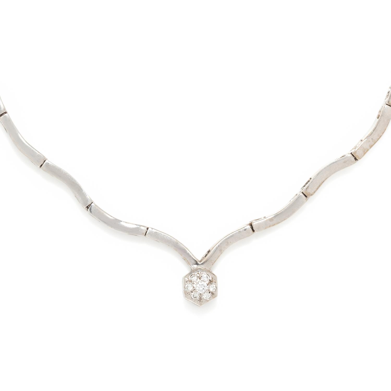 WHITE GOLD AND DIAMOND NECKLACE