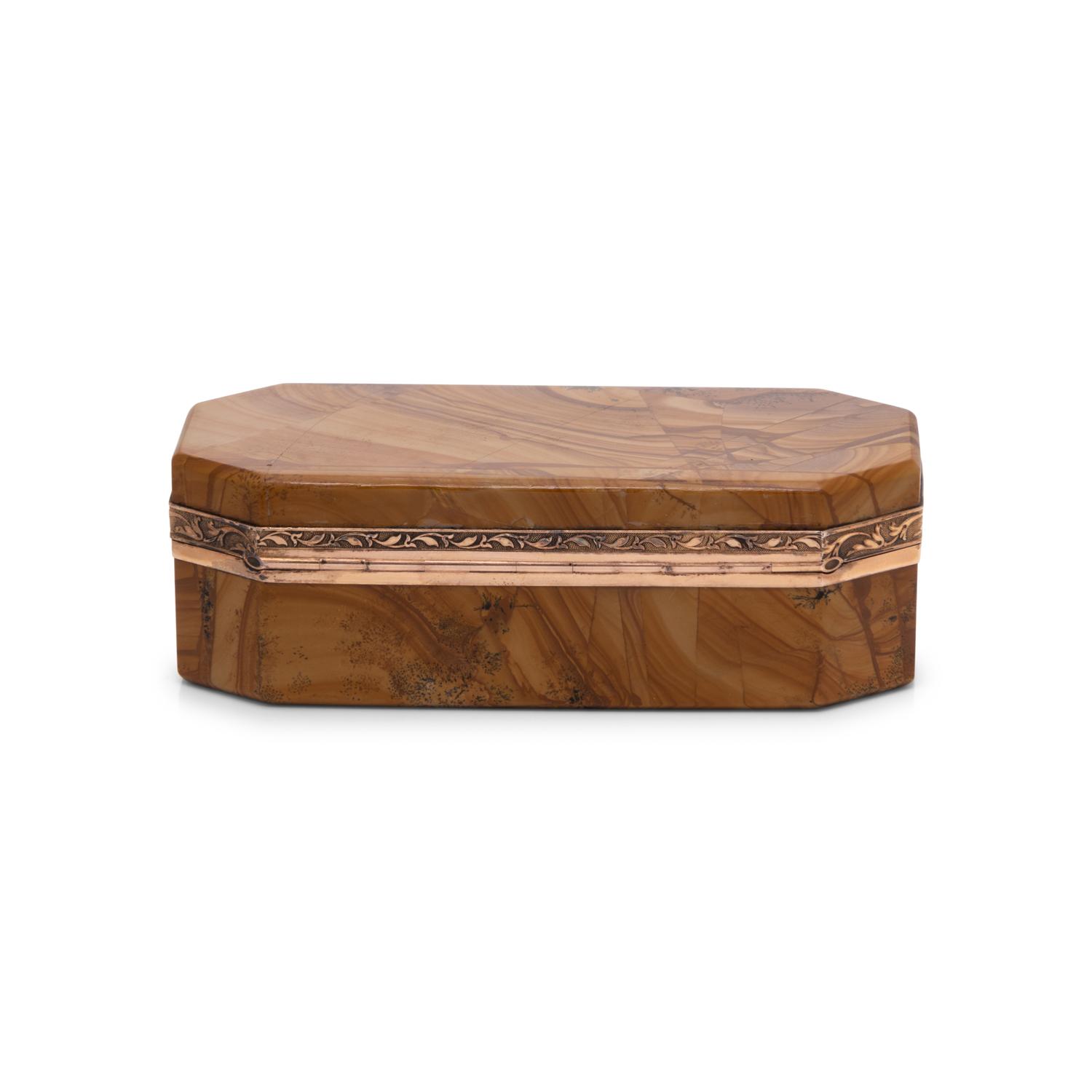 A Gold-Mounted Opaque Agate Snuff Box