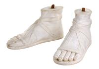 A Pair of Italian Carved Marble Feet Height 7 7/8 x width 5 1/2 x depth 15 1/4 inches. — AFTER THE ANTIQUE