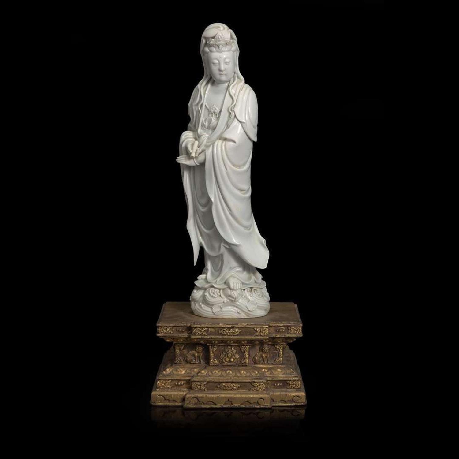 A Chinese blanc de Chine figure of Guanyin, with Japanese gilt-lacquered stand 白瓷观音像及日本底座