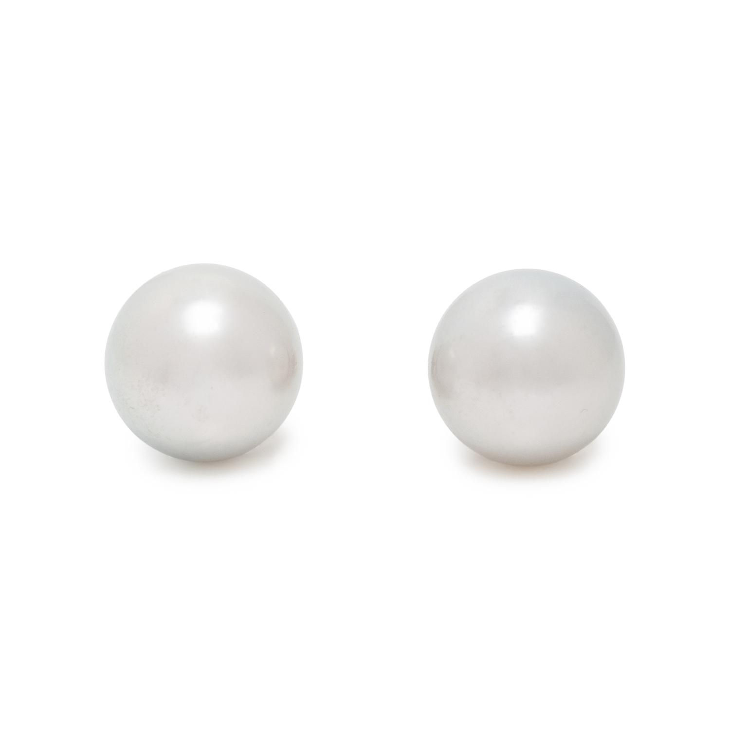 DIAMOND AND CULTURED PEARL NECKLACE AND CULTURED PEARL STUD EARRINGS