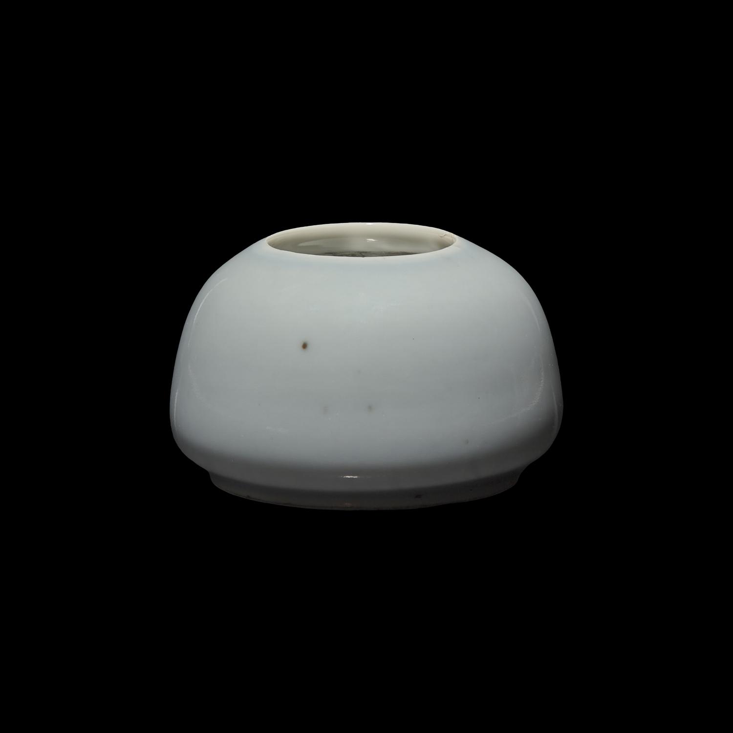 A Chinese Clair-de-Lune Water Coupe, Kangxi Mark, Possibly Guangxu Period 或爲清光緒 天藍釉水呈