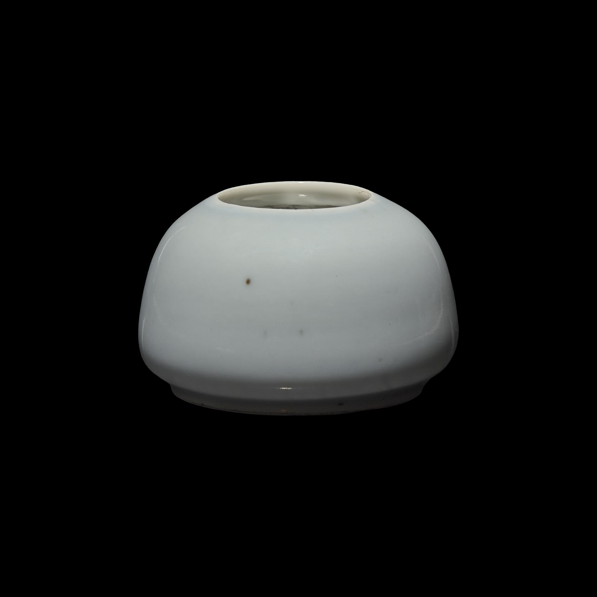 A Chinese Clair-de-Lune Water Coupe, Kangxi Mark, Possibly Guangxu Period 或爲清光緒 天藍釉水呈