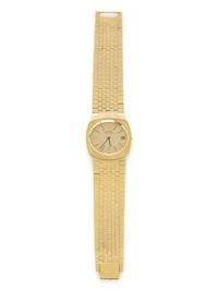 PIAGET, 18K YELLOW GOLD 'HOBNAIL' WATCH