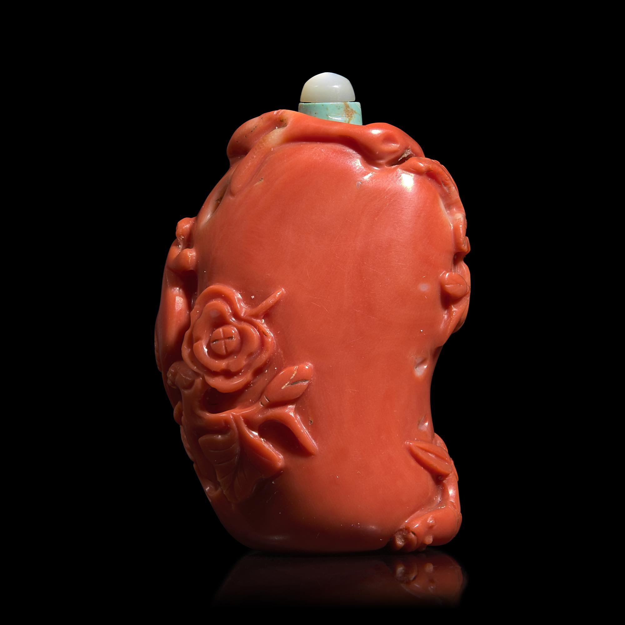 A Carved Coral Snuff Bottle, 19th to Early 20th Century