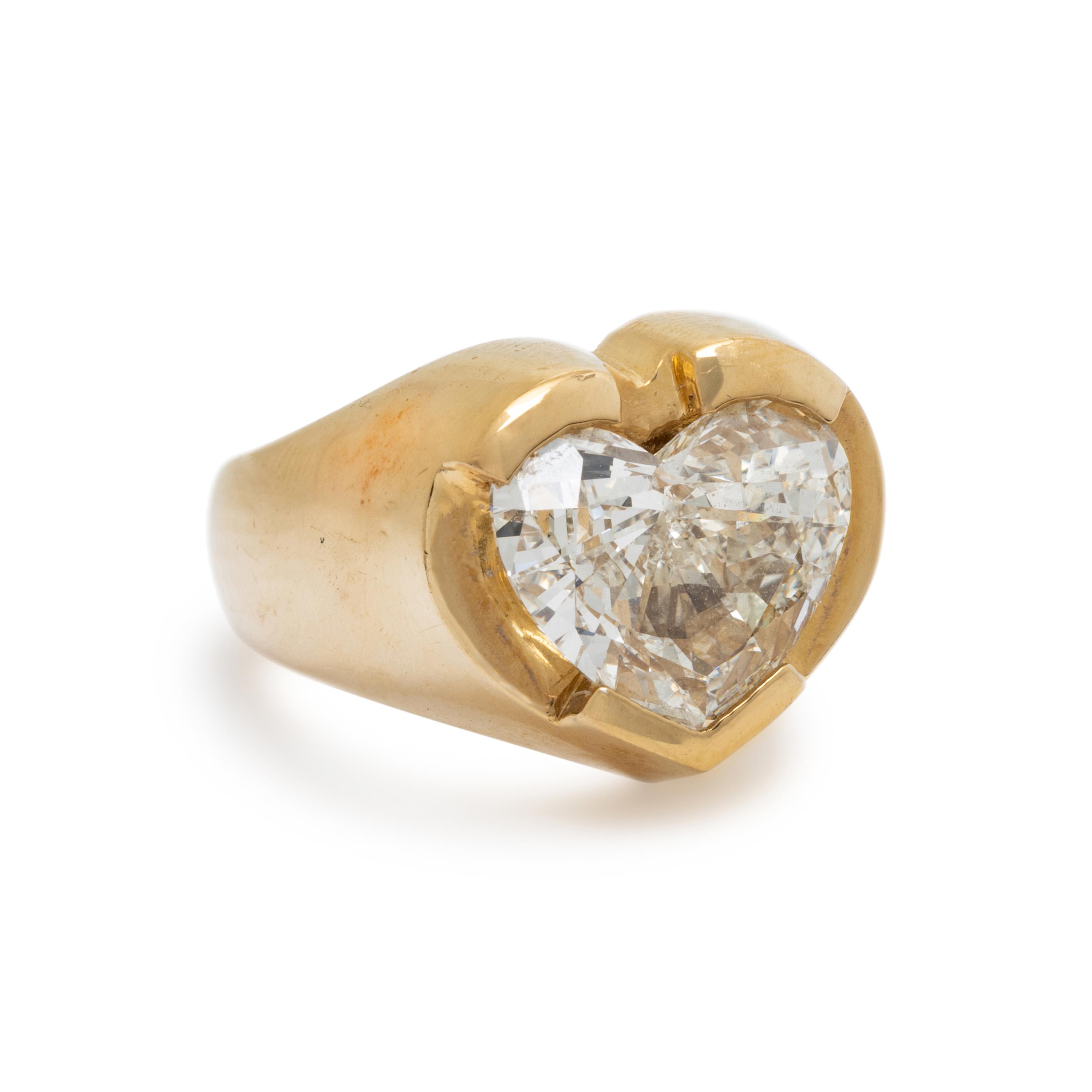 HEART SHAPE DIAMOND AND YELLOW GOLD RING