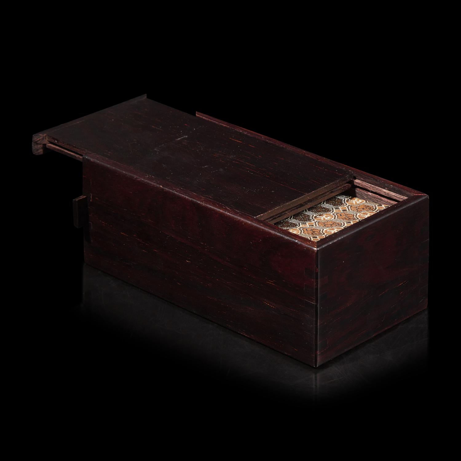 A Group of Five Chinese Jade, Jadeite, and Agate Archer's Rings 玉扳指一組五件