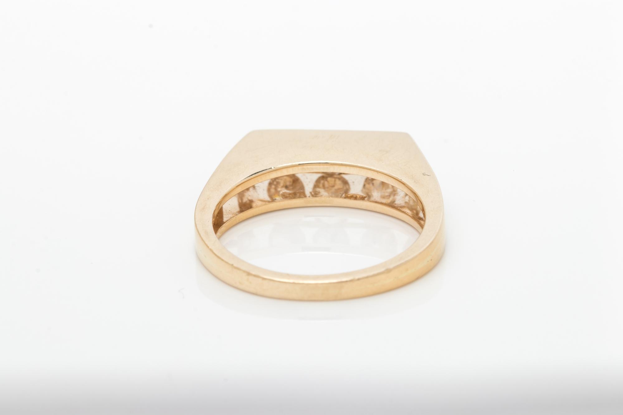 YELLOW GOLD AND DIAMOND RING
