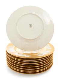 A Set of Eleven Bavarian Hutschenreuther Parcel Gilt Porcelain Service Plates