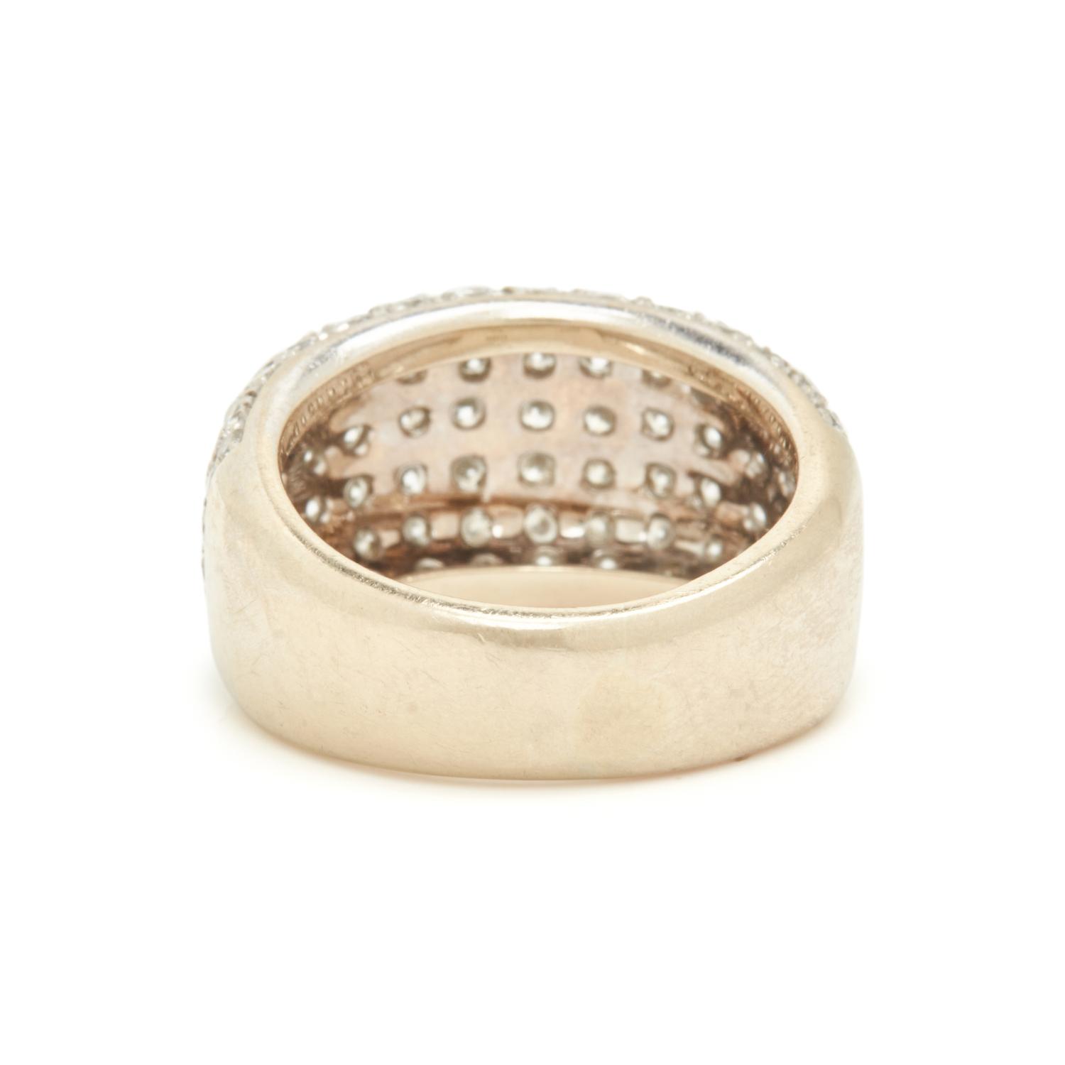 WHITE GOLD AND DIAMOND RING