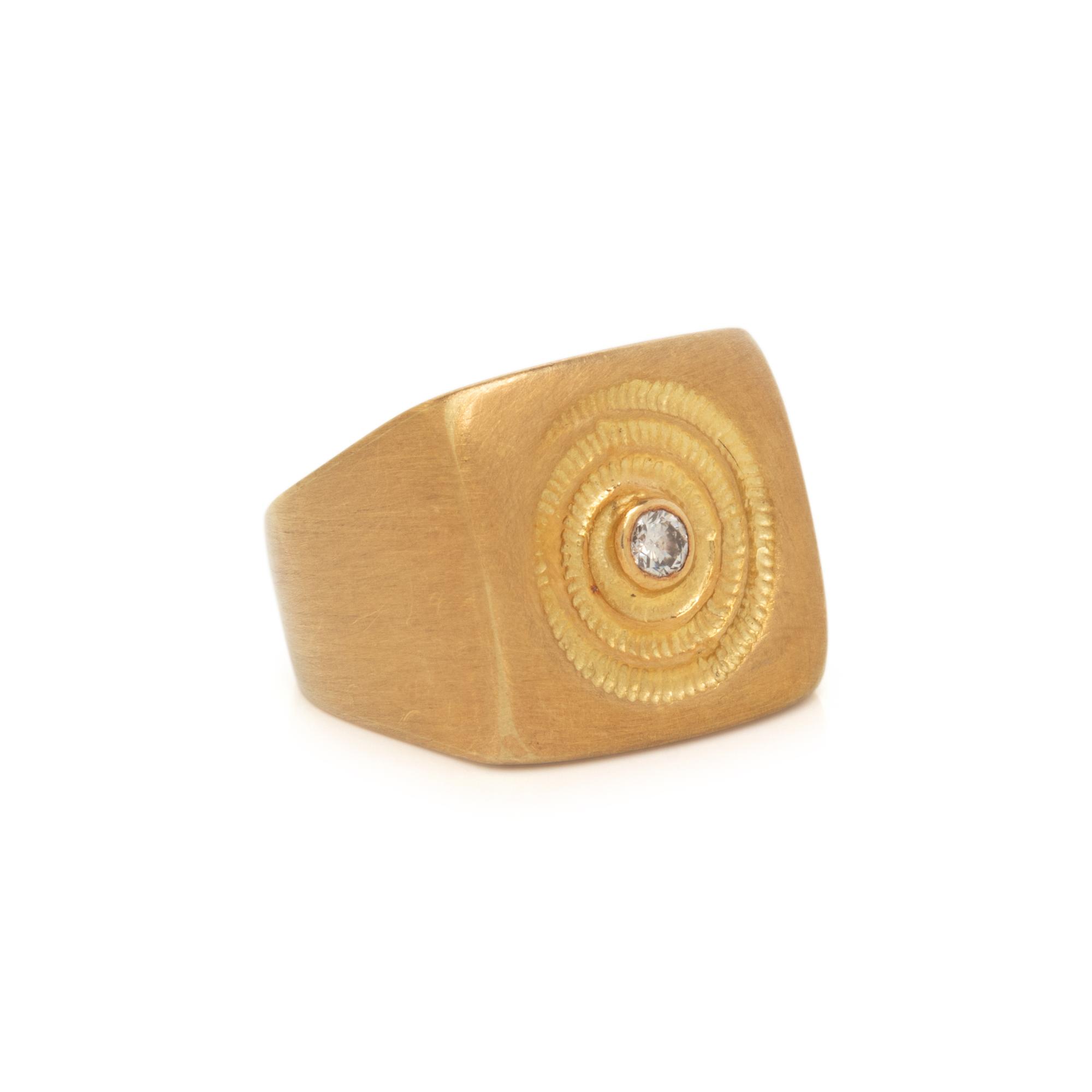 YELLOW GOLD AND DIAMOND RING