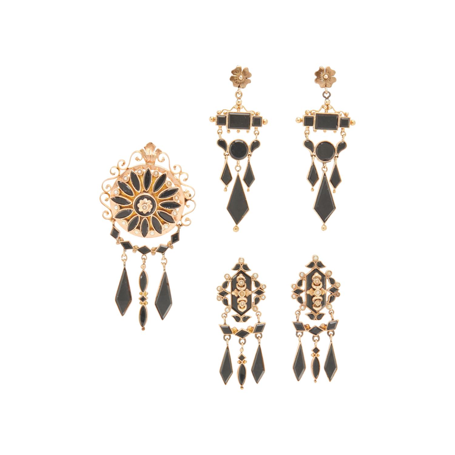 VICTORIAN, COLLECTION OF YELLOW GOLD AND ONYX MOURNING JEWELRY