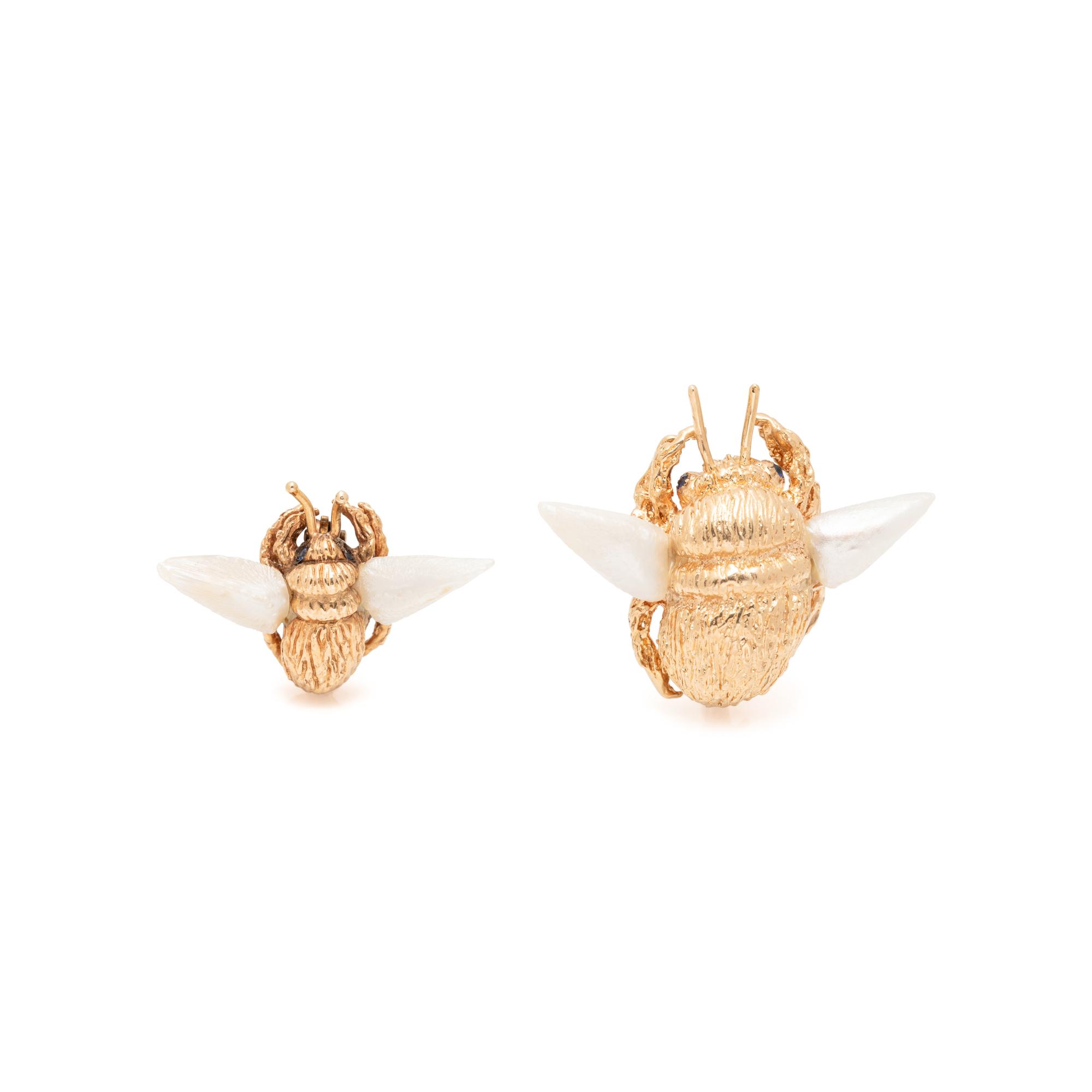 RUSER, A PAIR OF YELLOW GOLD AND CULTURED BAROQUE PEARL BEE BROOCHES