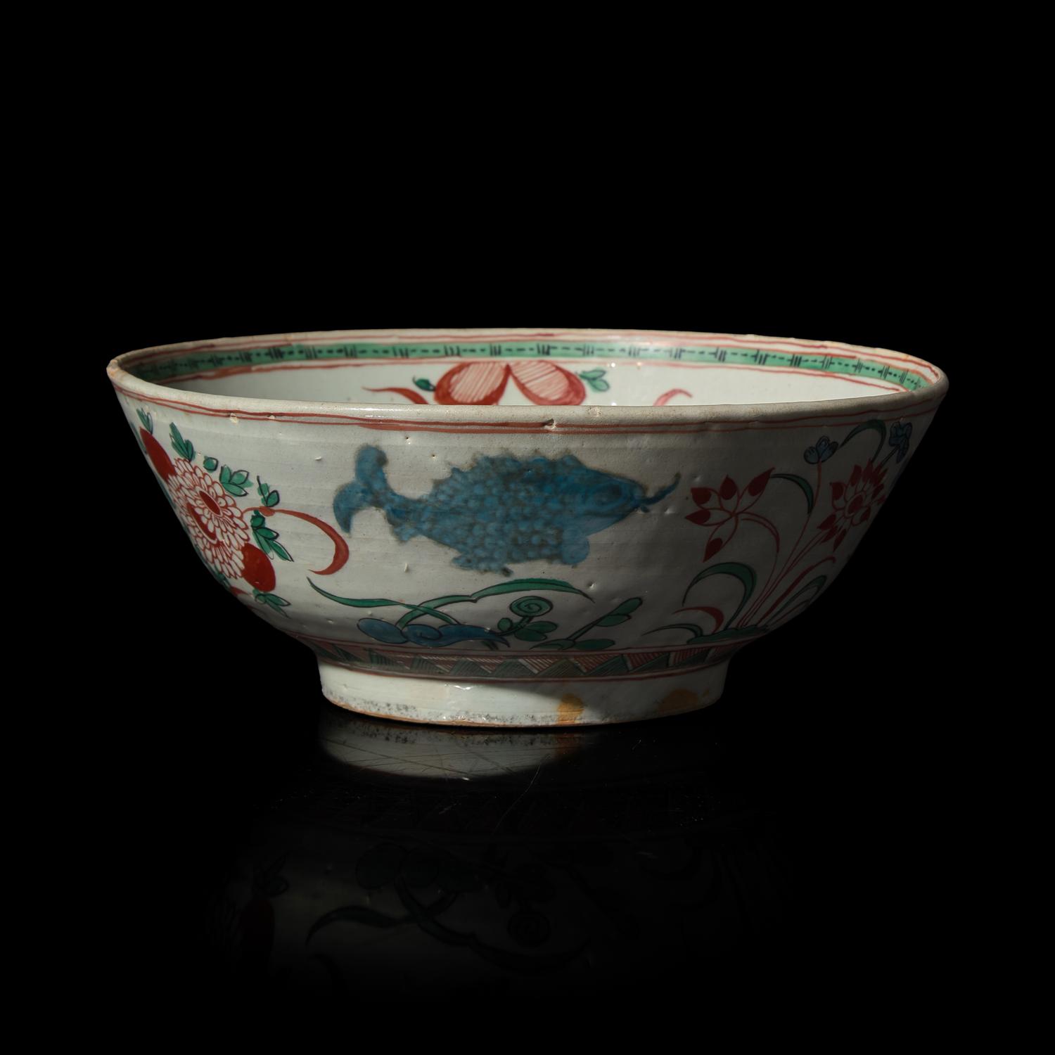 A Chinese "Swatow" Ware Bowl, Late Ming Dynasty — 明晚期 外銷瓷盌