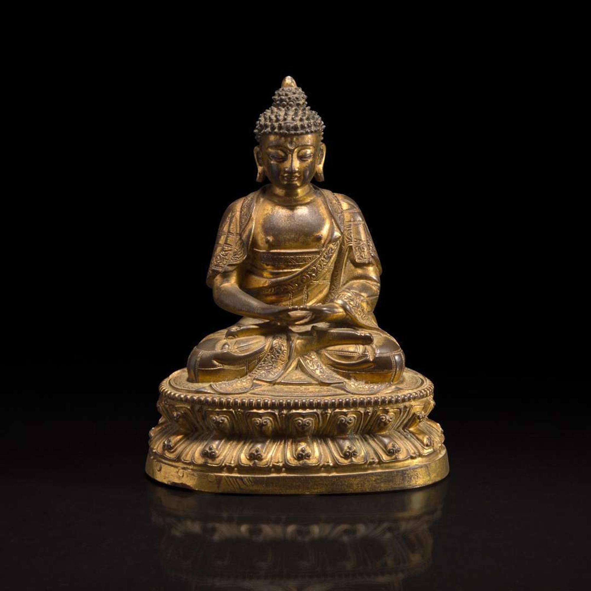 A Sino-Tibetan gilt bronze Buddha 中原或藏传佛教鎏金铜造像 18th century or earlier ???????